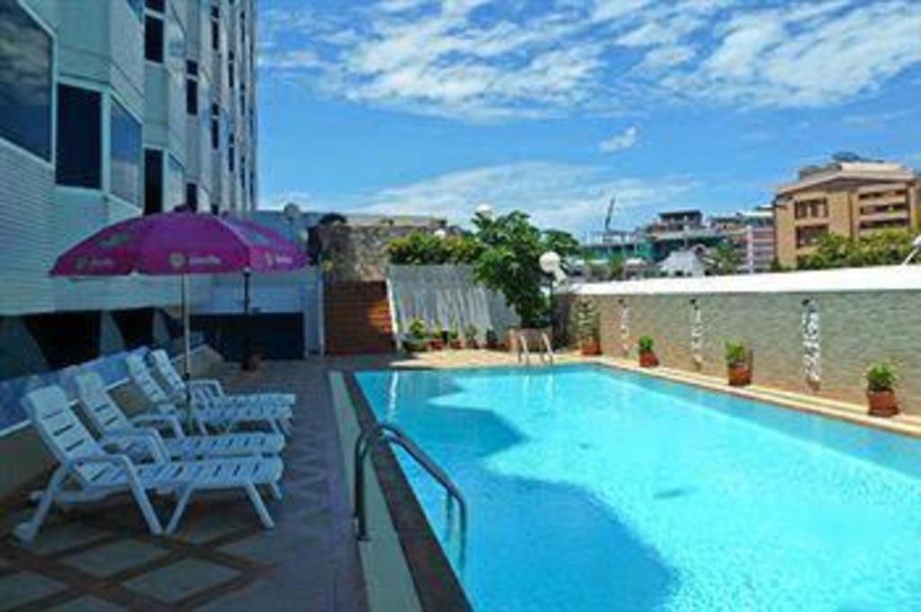 Sun City Pattaya Hotel Exterior foto