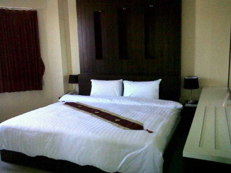 Sun City Pattaya Hotel Exterior foto